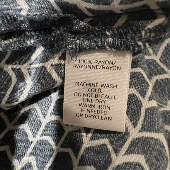 Ann Taylor loft sleeveless gray and white rayon button-down blouse Small - Picture 5 of 5